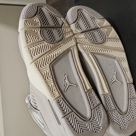 Jordan Retro 4 in Neutral Gray and White - Picture 7 of 7